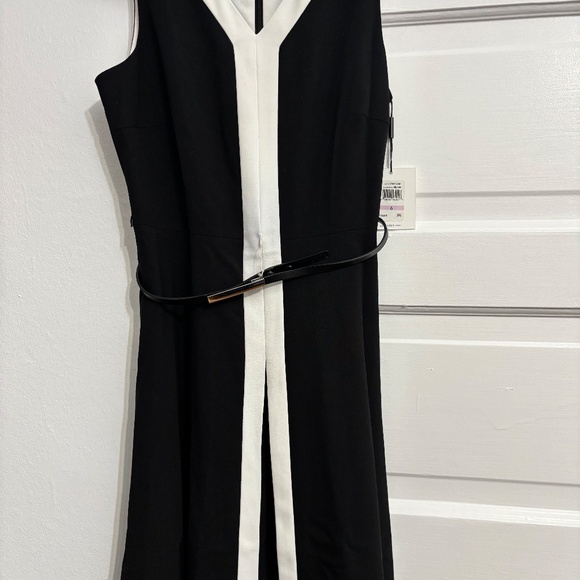 Woman’s dress - Picture 3 of 4